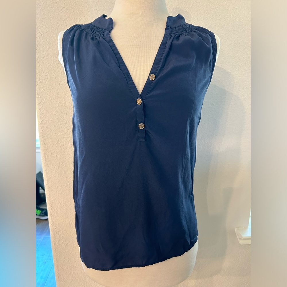 Lilly Pulitzer Navy 100% silk Sleeveless button front Blouse small